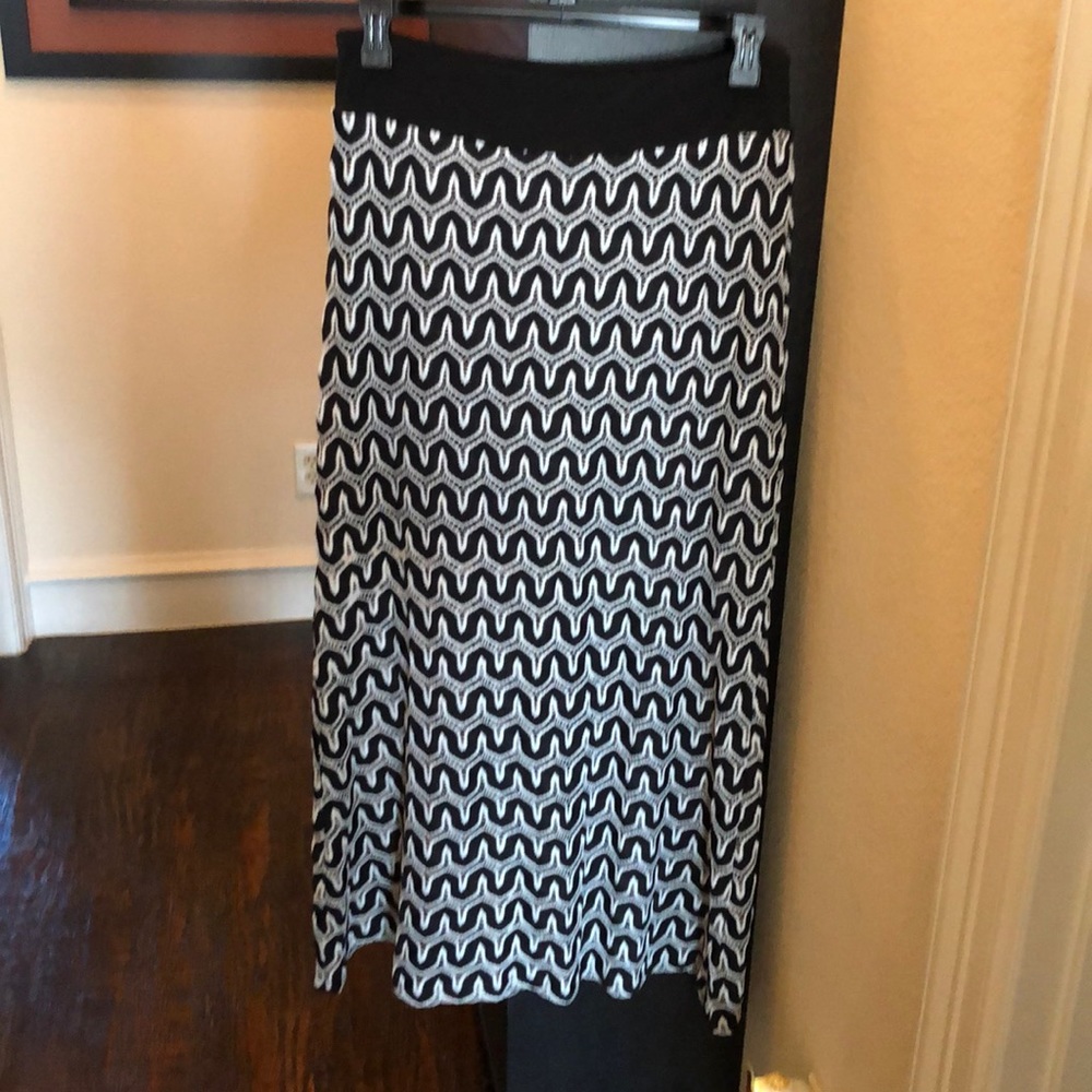 Karen Kane skirt. With tags. Never worn. Size L